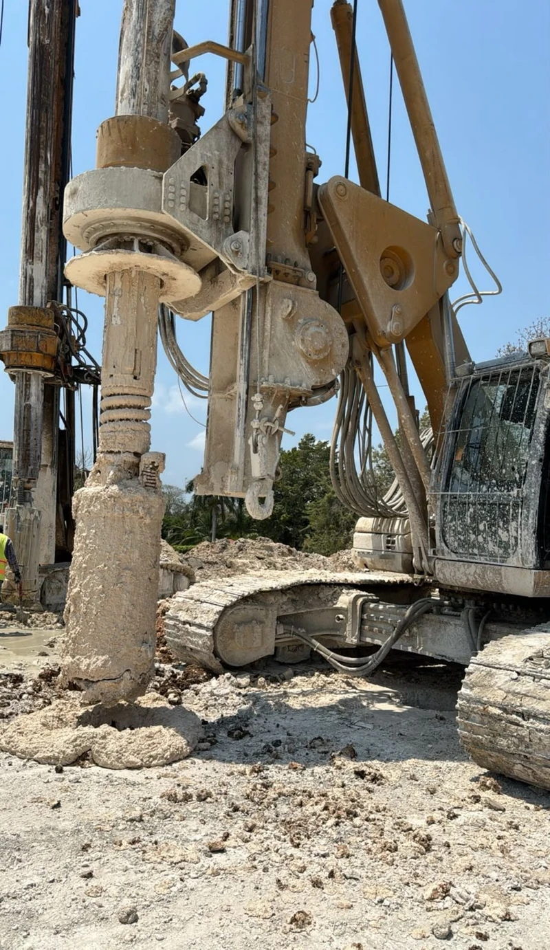 Expofer · Tramo 5, Frente 2 · detalle del cabezal y herramienta de la perforadora para inclusiones rígidas